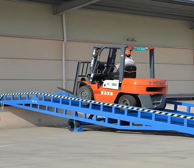 延安移动式卸货平台（叉车用）